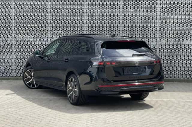 Volkswagen Passat (2025) thumbnail 3