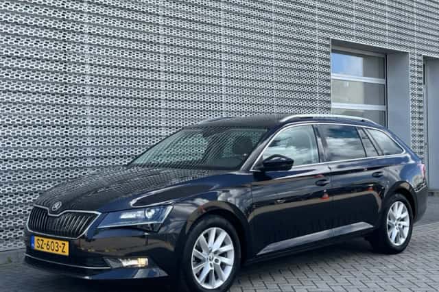 Škoda Superb (2018) thumbnail 5