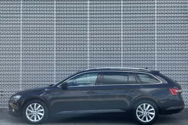 Škoda Superb (2018) thumbnail 6