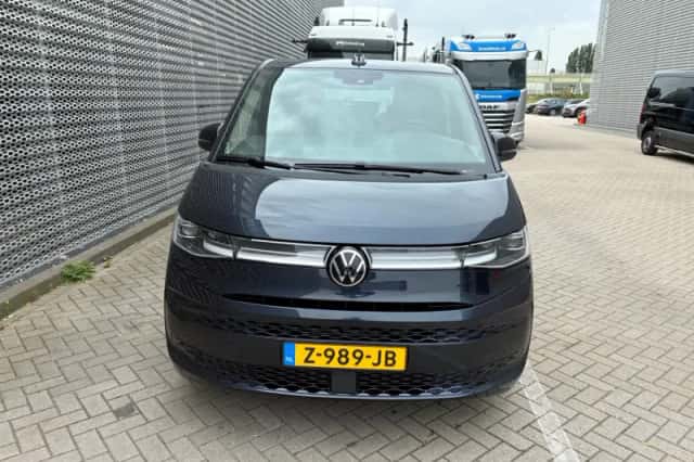 Volkswagen Multivan (2024) thumbnail 2