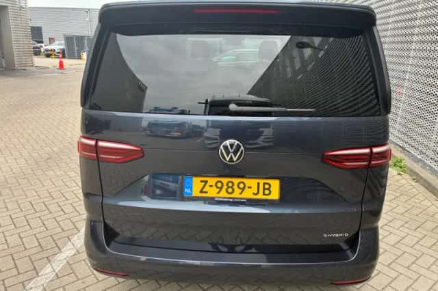 Volkswagen Multivan (2024) thumbnail 6