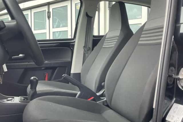 Volkswagen Up! (2023) thumbnail 5