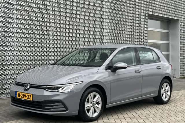 Volkswagen Golf (2021) thumbnail 4