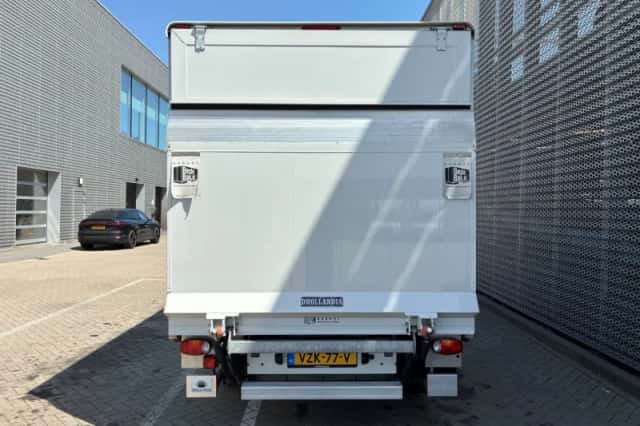 Volkswagen Crafter (2023) thumbnail 3