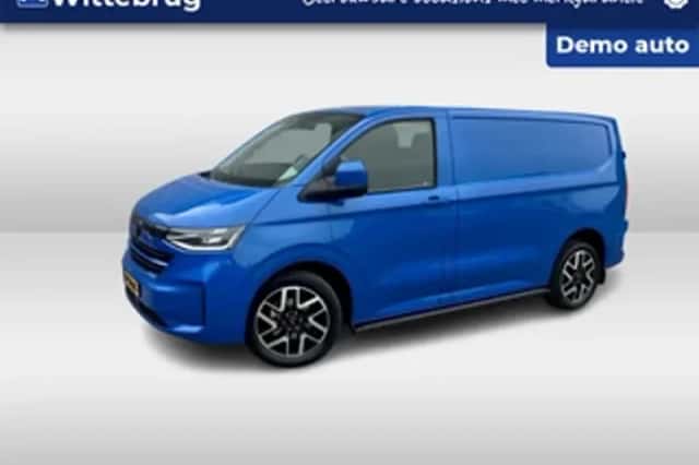 Volkswagen Transporter (2024) thumbnail 1
