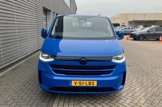 Volkswagen Transporter (2024) thumbnail 2