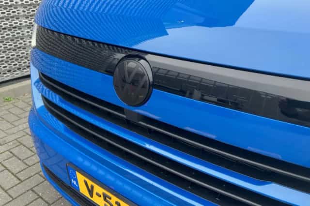 Volkswagen Transporter (2024) thumbnail 3