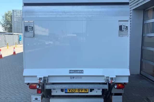 Volkswagen Crafter (2023) thumbnail 3