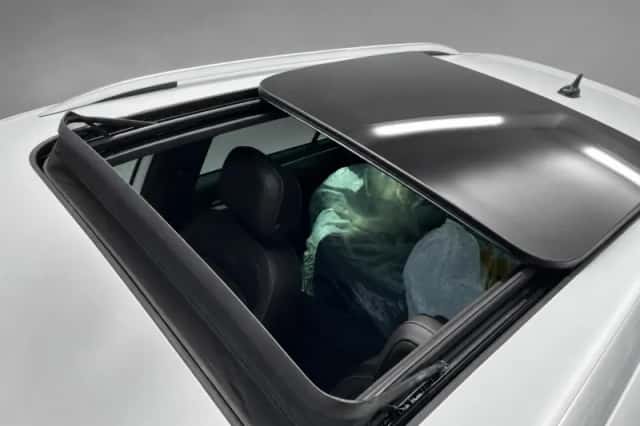 Volkswagen Tiguan (2022) thumbnail 3