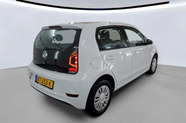 Volkswagen Up! (2019) thumbnail 3