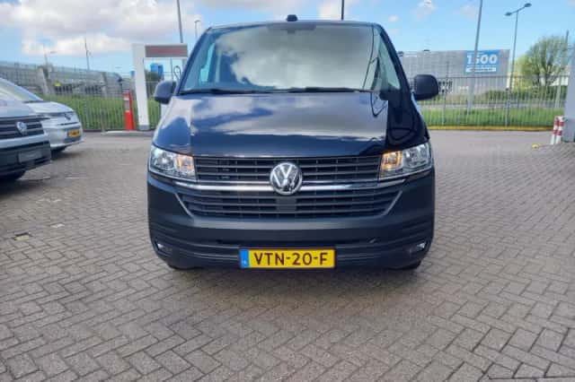 Volkswagen Transporter (2023) thumbnail 3