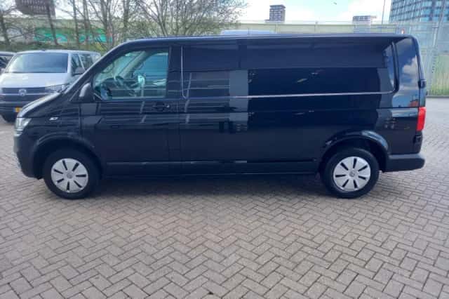 Volkswagen Transporter (2023) thumbnail 4