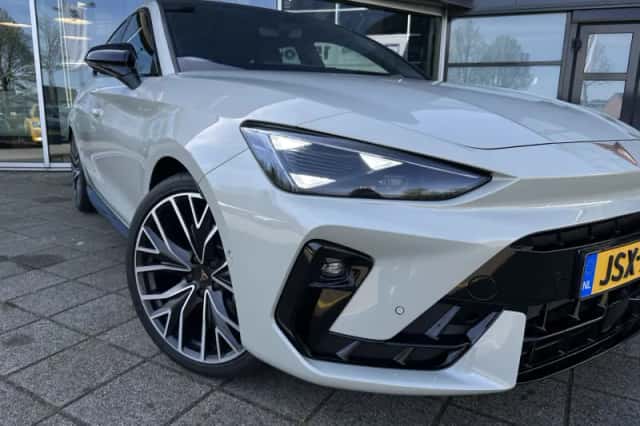 CUPRA Leon (2026) thumbnail 3