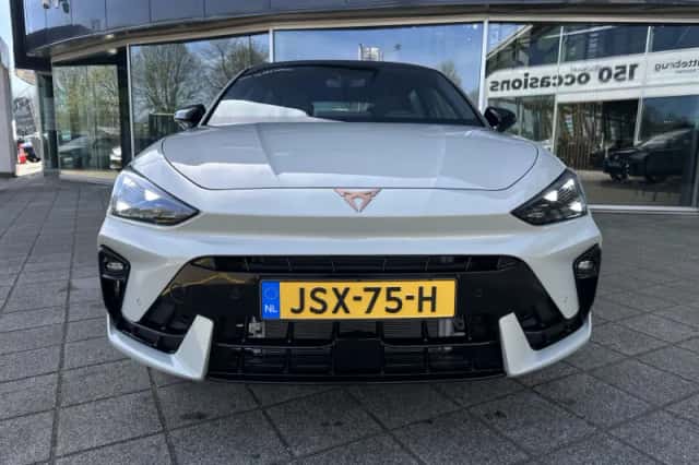 CUPRA Leon (2026) thumbnail 4