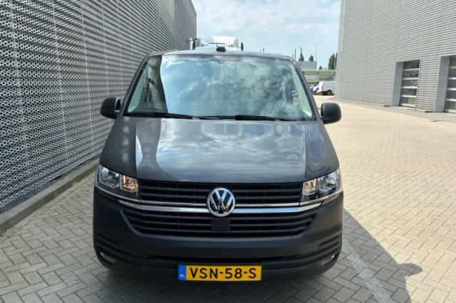Volkswagen Transporter (2022) thumbnail 2