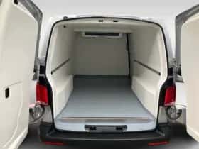 Volkswagen Transporter (2022) thumbnail 4