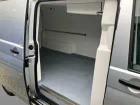 Volkswagen Transporter (2022) thumbnail 5