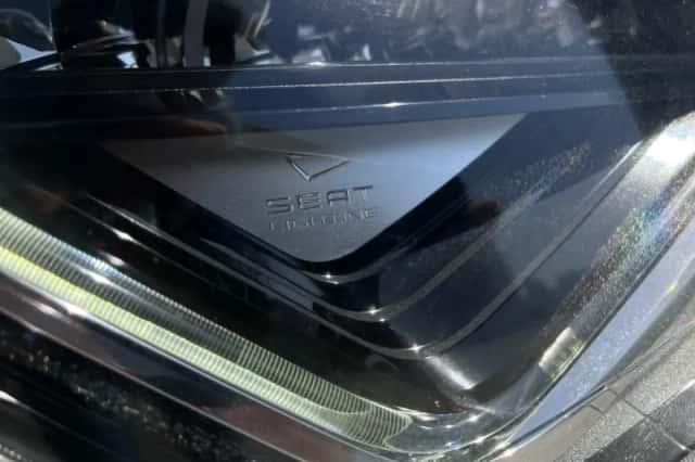 SEAT Leon (2019) thumbnail 3
