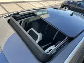 Volkswagen T-Roc (2019) thumbnail 3