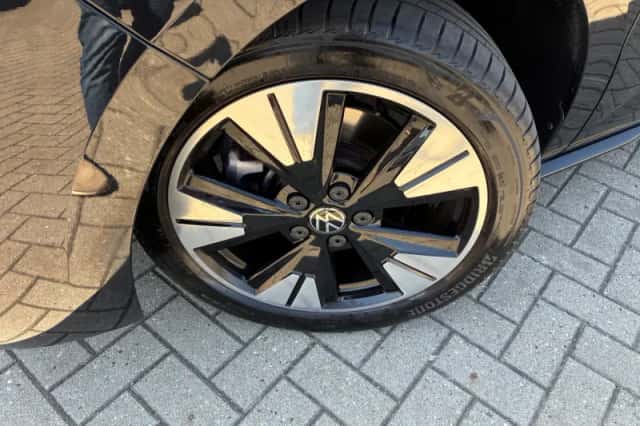 Volkswagen Multivan (2024) thumbnail 2