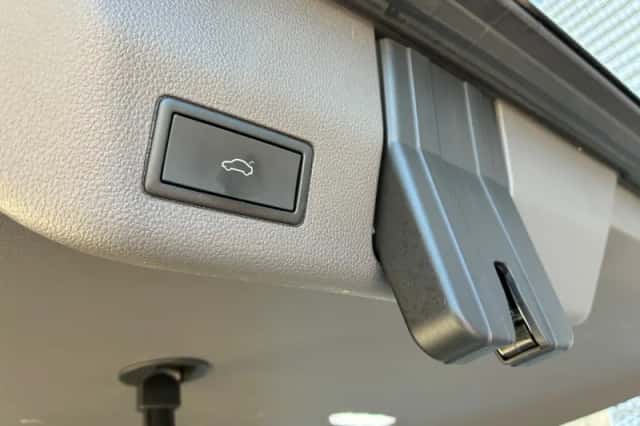 Volkswagen Multivan (2024) thumbnail 5