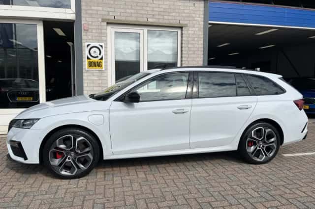 Škoda Octavia (2021) thumbnail 2