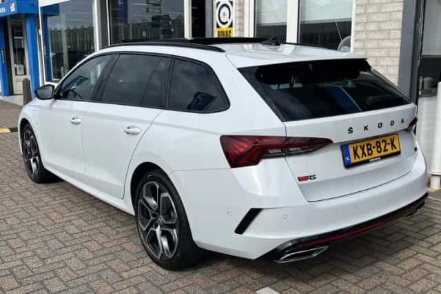 Škoda Octavia (2021) thumbnail 5