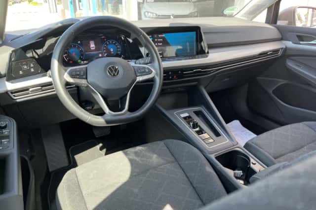 Volkswagen Golf (2022) thumbnail 6