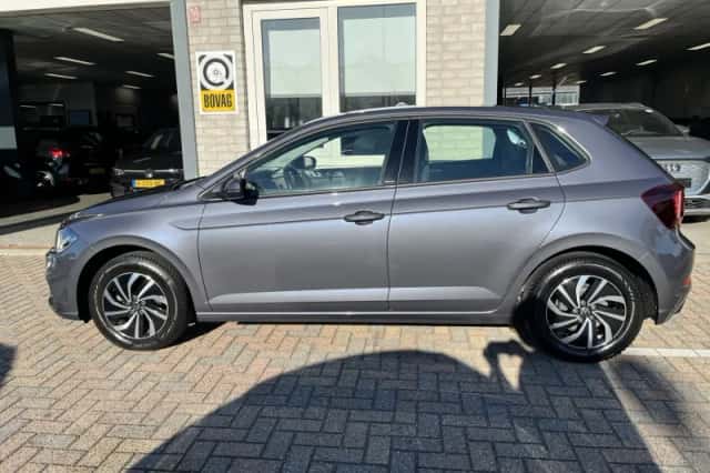Volkswagen Polo (2023) thumbnail 2