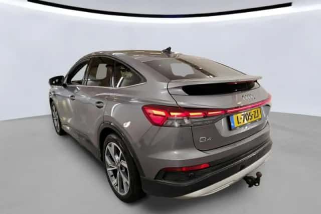 Audi Q4 e-tron (2021) thumbnail 2