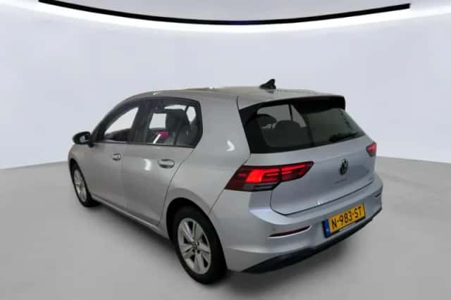 Volkswagen Golf (2022) thumbnail 2