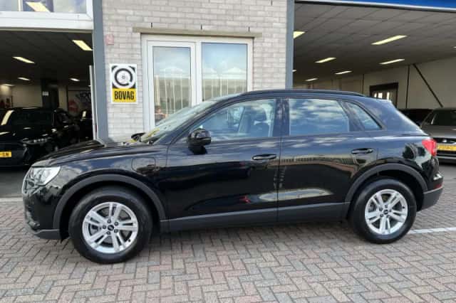 Audi Q3 (2021) thumbnail 2