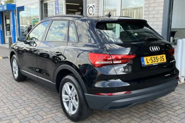 Audi Q3 (2021) thumbnail 5