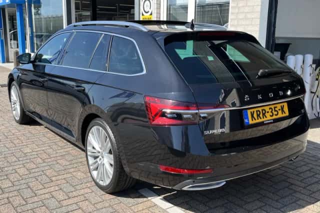 Škoda Superb (2022) thumbnail 5