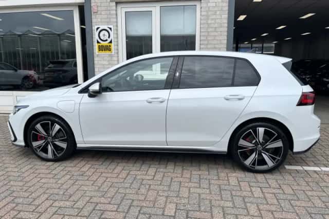 Volkswagen Golf (2021) thumbnail 2