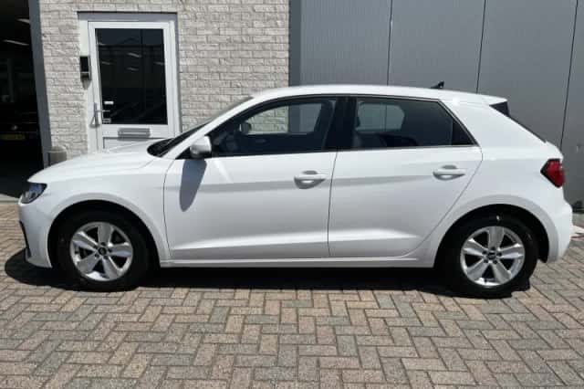 Audi A1 (2023) thumbnail 2
