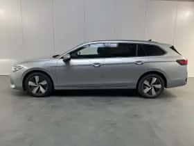 Volkswagen Passat (2025) thumbnail 2