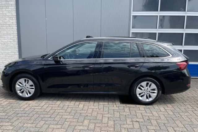 Škoda Octavia (2021) thumbnail 2