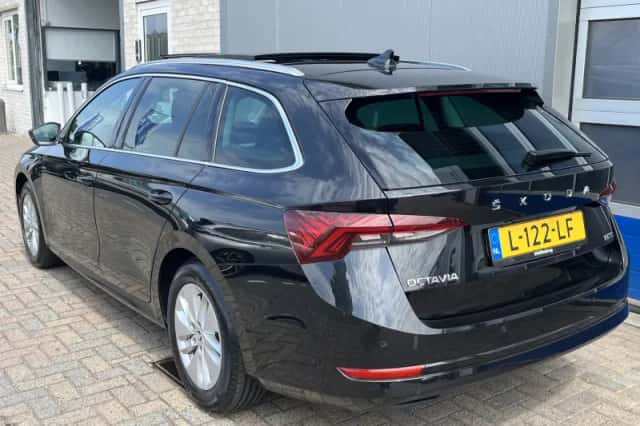Škoda Octavia (2021) thumbnail 5