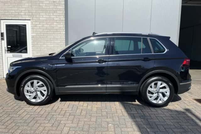 Volkswagen Tiguan (2023) thumbnail 2