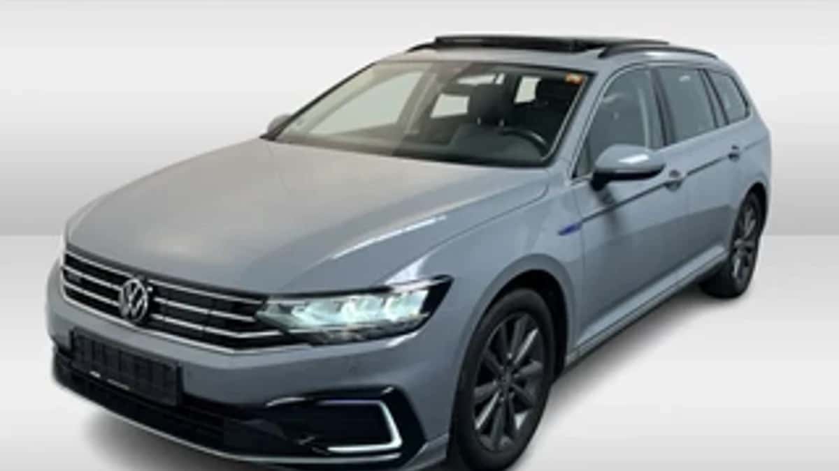 Volkswagen Passat (2022) — foto 1