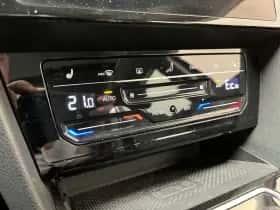 Volkswagen Passat (2022) thumbnail 23
