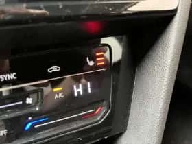 Volkswagen Passat (2022) thumbnail 24
