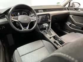 Volkswagen Passat (2022) thumbnail 8