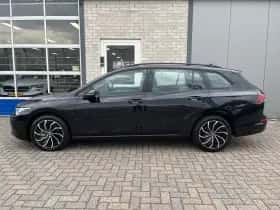 Volkswagen Golf (2023) thumbnail 2