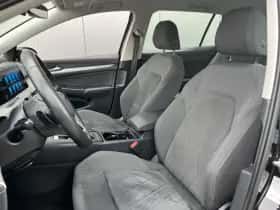 Volkswagen Golf (2023) thumbnail 7