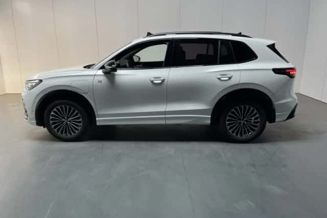 Volkswagen Tiguan (2025) thumbnail 2