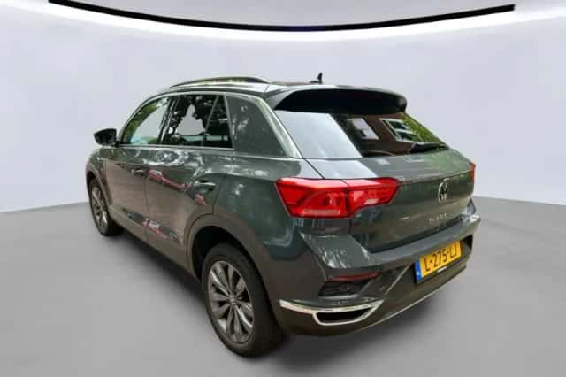 Volkswagen T-Roc (2021) thumbnail 2