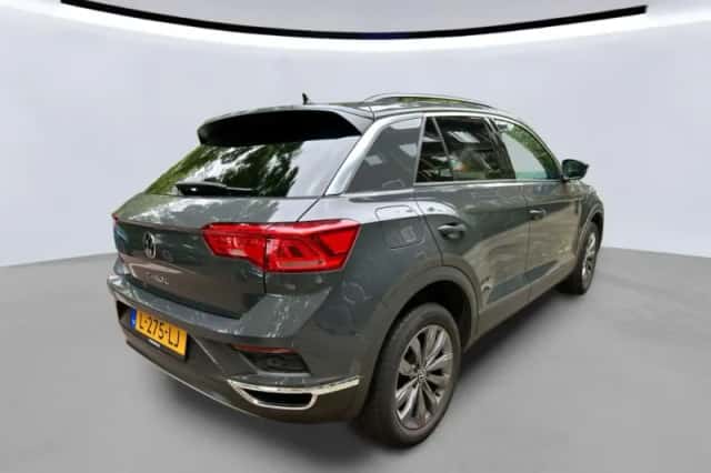 Volkswagen T-Roc (2021) thumbnail 5