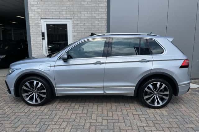Volkswagen Tiguan (2023) thumbnail 2